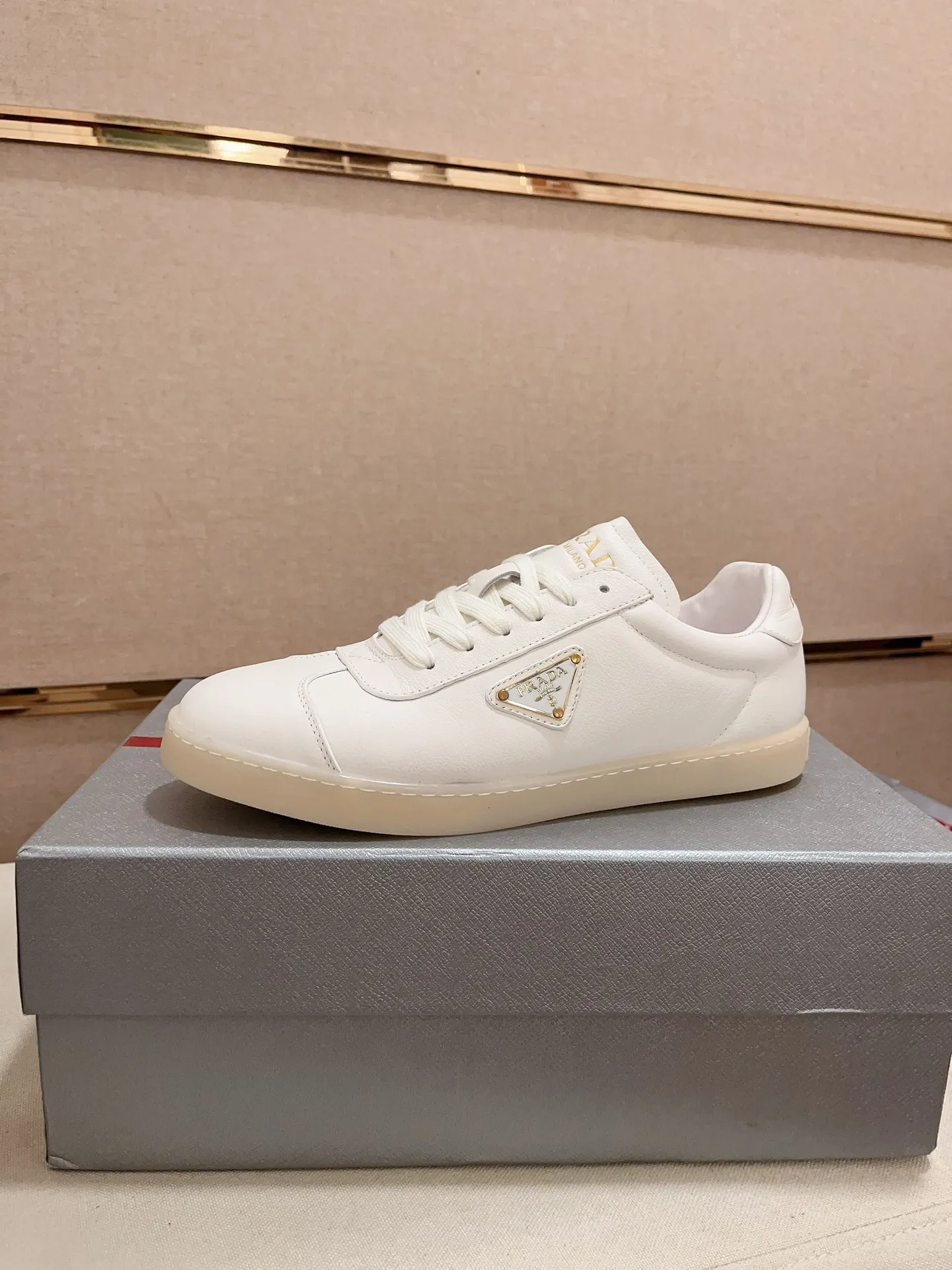 Men's Men's Shoes 💰 500💰 ✔️✔️✔️Higher version High-quality new PRADA (Prada) counters are launched simultaneously. The new men's shoes and 😘fabrics are made of high-tech glue-making technology. Lining: Full cowhide lining. 👍🏿 High-end ☄️ air-cushion molded anti-slip rubber outsole, exquisite lines, simple and elegant, comfortable and high-end for leisure travel. Code number: 38 to 44 (45 can be customized and cannot be returned or exchanged)